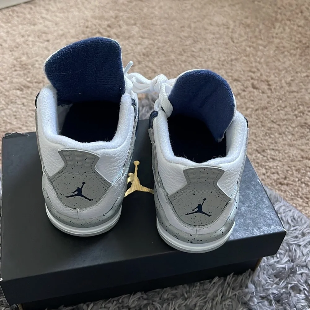 Jordan Toddler White & Navy Retro Basketball Shoes
